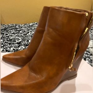 Caramel Brown faux Leather Ankle Boots with Stacked Heel and Gold Zipper Detail